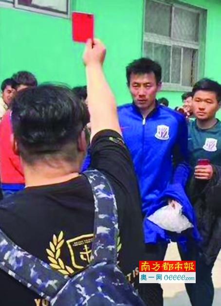 他投身到这种结构当中。